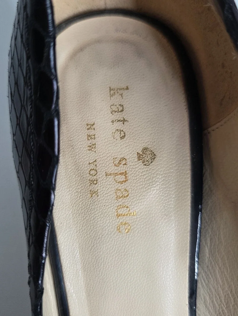 Kate Spade Lizard Black Embossed Pointed Toe Size 7.5 Kitten Heel Pumps Classy